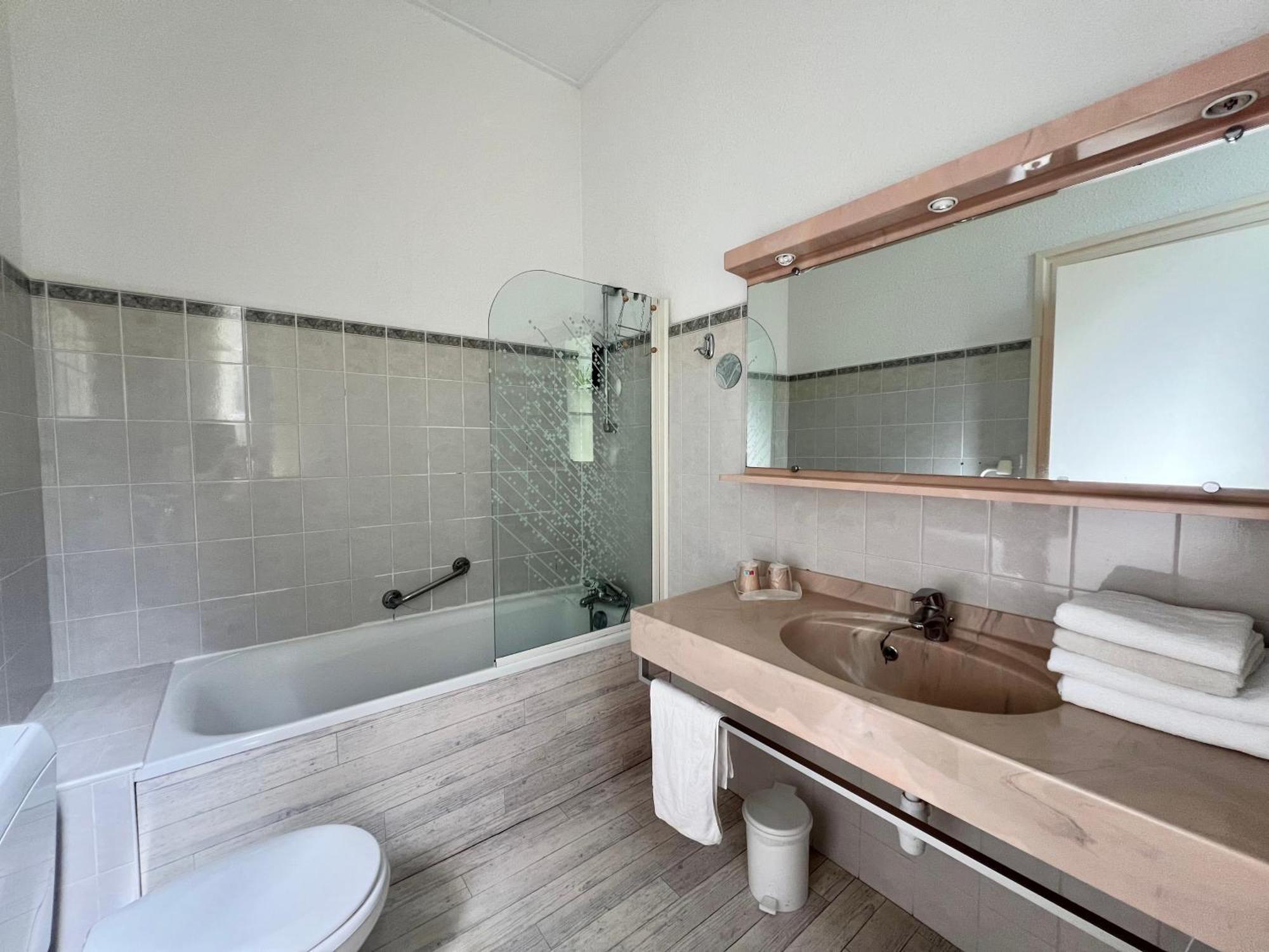 Logis Hotel Restaurant Des Thermes Lamalou-les-Bains Luaran gambar